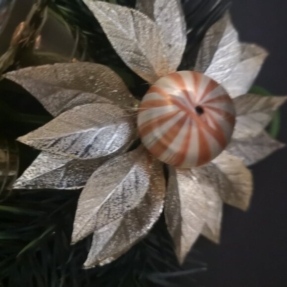 Vintage Flocked Santa w/ Plastic Christmas Pine Spruce Sprig Wall Hanging - Picture 3 of 3